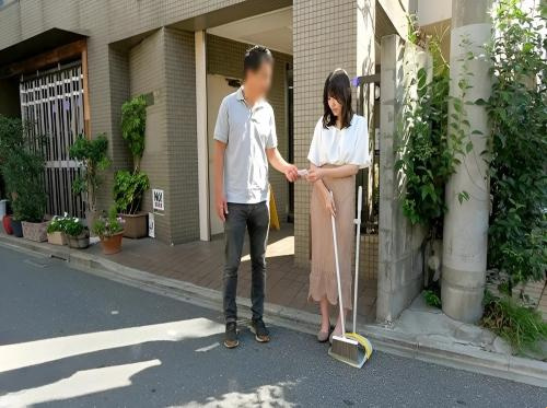 Kỷ niệm ngày cưới của cô hàng xóm