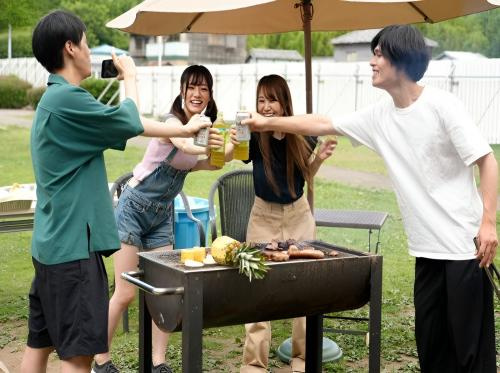 Bữa tiệc ngoài trời vui vẻ